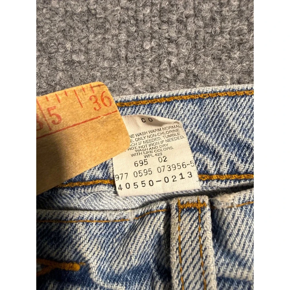 Vintage Levis 550 Relaxed Fit Jeans Mens 33 Light Wash Denim